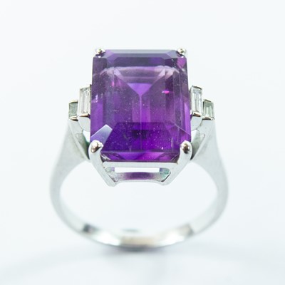 Lot 19 - An 18ct white gold amethyst and diamond dress ring