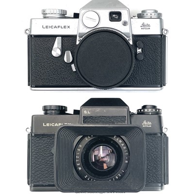 Lot 30 - A Leica Leicaflex SL SLR black 1973 batch 800...