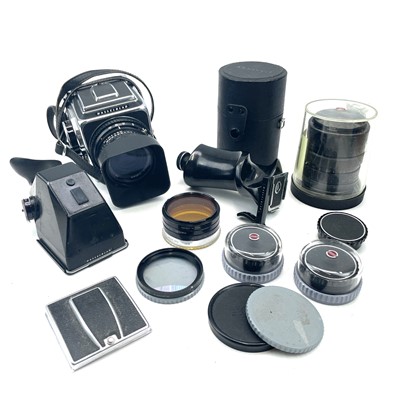 Lot 35 - A Hasselblad 500C/M 1974 serial number UI...