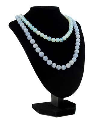 Lot 248 - A moonstone bead necklace.