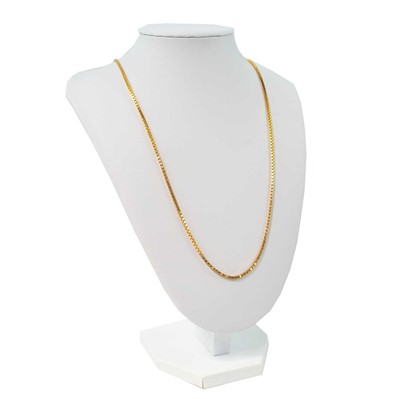 Lot 130 - A 9ct hallmarked gold box link chain.
