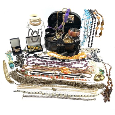 Lot 258 - A large quantity of costume jewellery