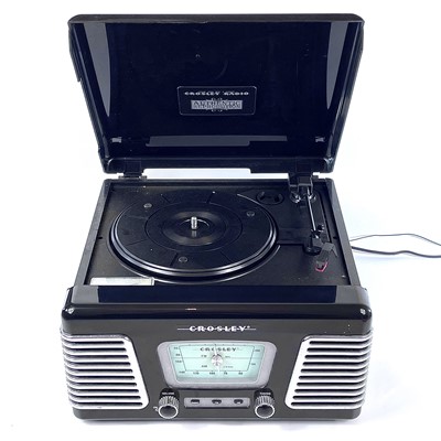 Lot 93 - A retro 'Crosley' Authentic Reproduction AM/FM radio and turntable.