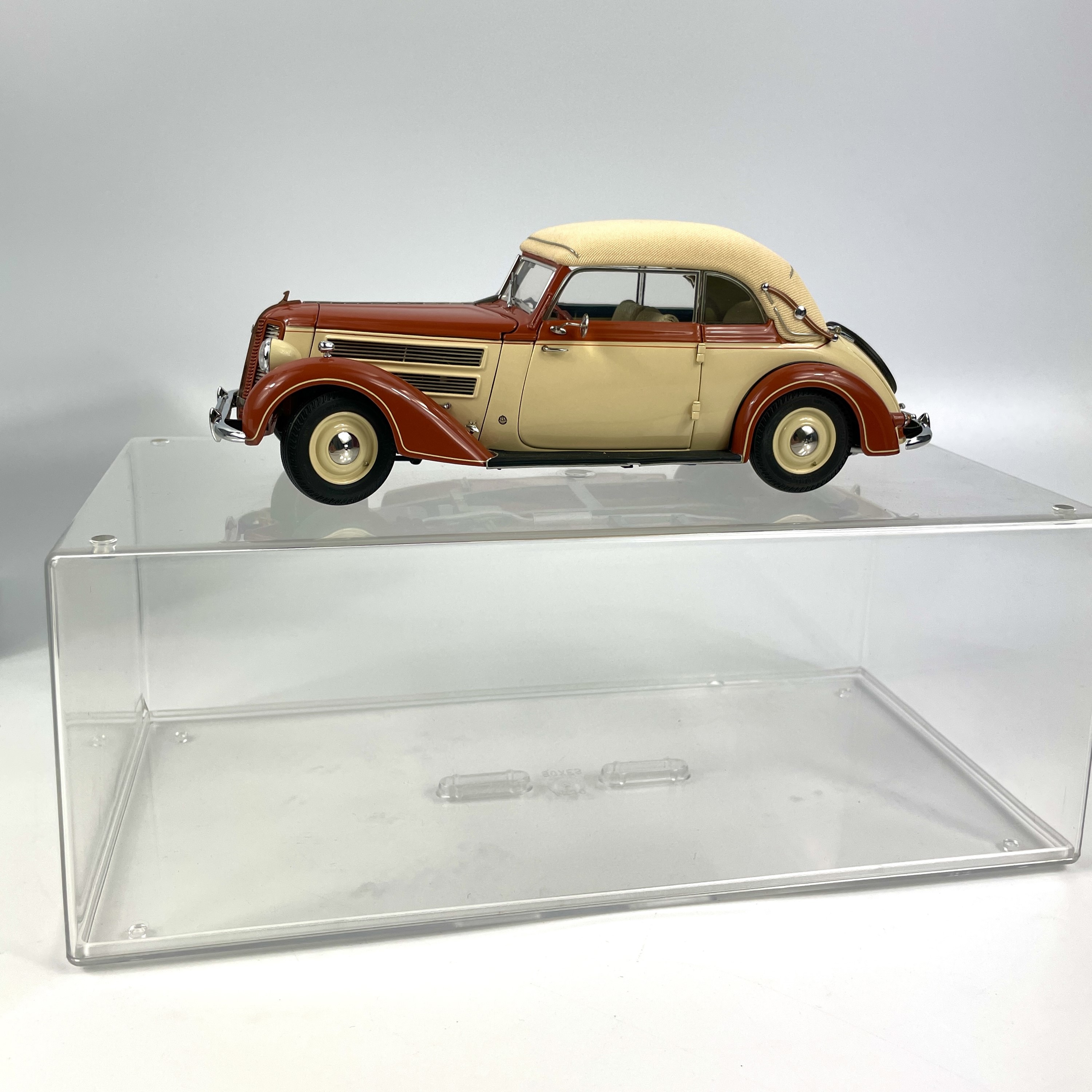 ミニカー CMC 1/24 Audi 920 Cabriolet 1938-1940 ミニカー CMC 1/24