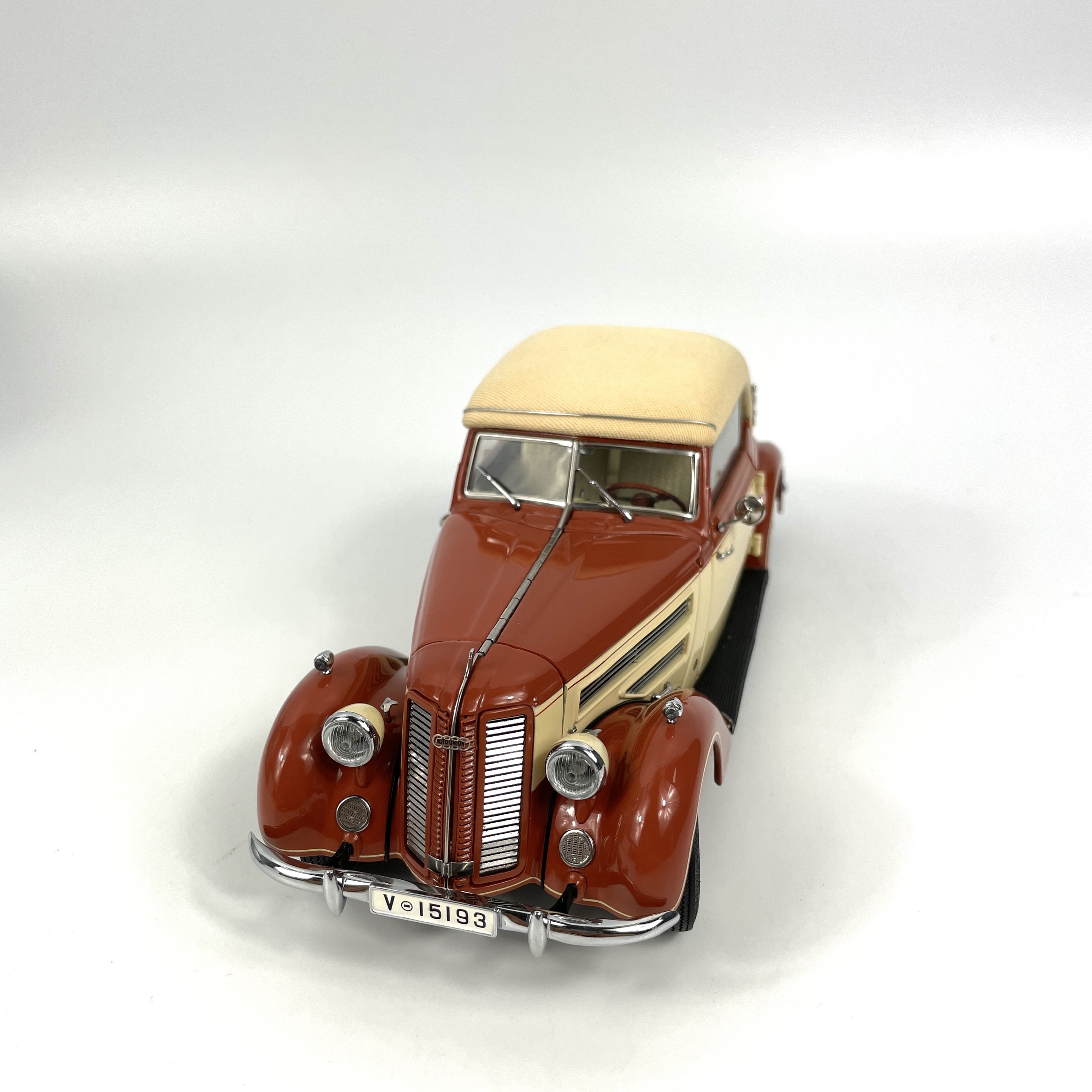 ミニカー CMC 1/24 Audi 920 Cabriolet 1938-1940 Lot 707 - CMC