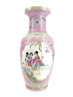 Lot 159 - A Chinese porcelain vase, 20th century