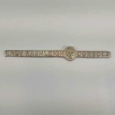 Lot 138 - A tin bar ingot of modern construction.