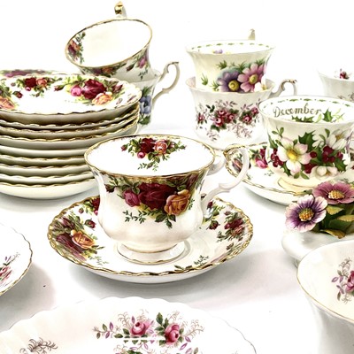 Lot 909 - Royal Albert Teaware.