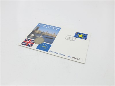Lot 561 - Great Britain 1992/93 EEC 50p dual dated G.B...