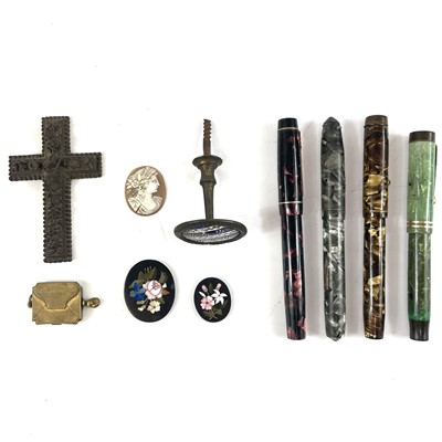 Lot 26 - A collection of curios etc to include a Victorian combined stamp box and letter scale