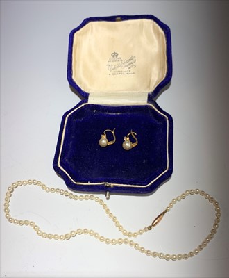 Lot 2413 - A child's graduated pearl necklace with 9ct...