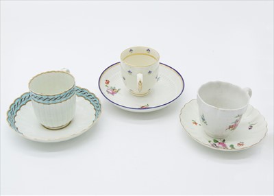 Lot 1400 - A Worcester cup and saucer, a Chelsea Derby...