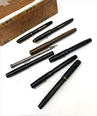 Lot 2437 - A silver propelling pencil and various...