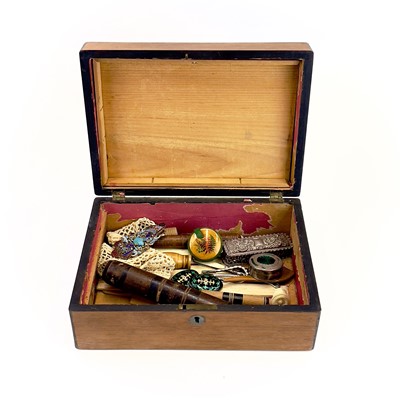 Lot 21 - A repousse decorated silver trinket box, Birmingham 1903.