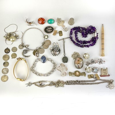 Lot 288 - A good selection of silver and other costume jewellery.