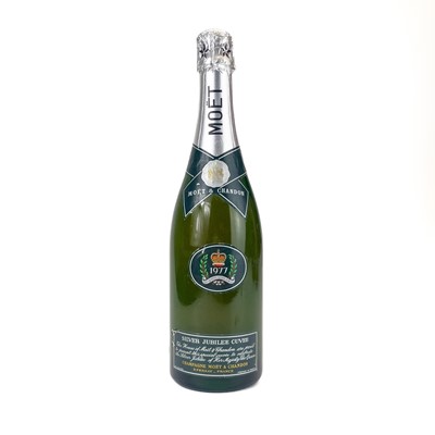Lot 115 - A bottle of Moet & Chandon 1977 Silver Jubilee Cuvee champagne.