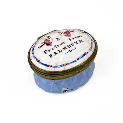 Lot 38 - A late 18th century South Staffordshire or Battersea enamel patch box