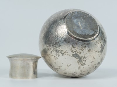 Lot 10 - A Chinese silver tea caddy, stamped 'Zeewo', Shanghai, circa 1920.