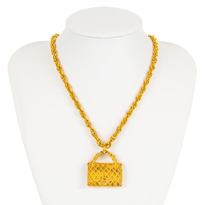 Lot 361 - A Chanel gold tone quilted handbag pendant choker necklace.