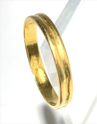 Lot 2456 - Breon O'Casey gold ring