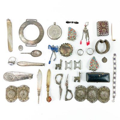 Lot 210 - A cased set of three silver collar studs and other silver.