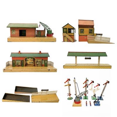 Lot 626 - Hornby 0 Gauge Railway Station, Goods Platform, Signal Box, Crane & Signals.