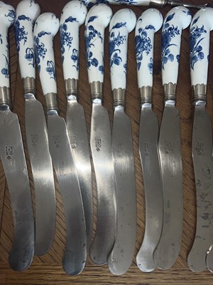 Lot 286 - An 18th-century box with Worcester knives and forks