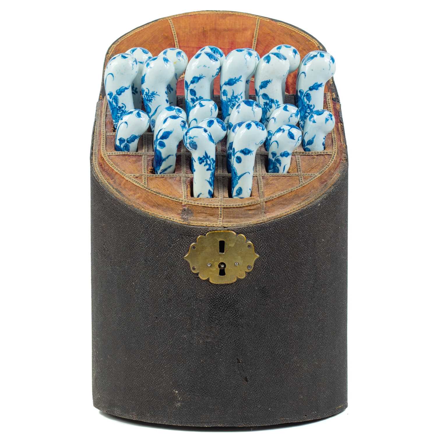 Lot 286 - An 18th-century box with Worcester knives and forks