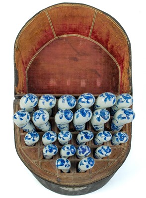 Lot 286 - An 18th-century box with Worcester knives and forks