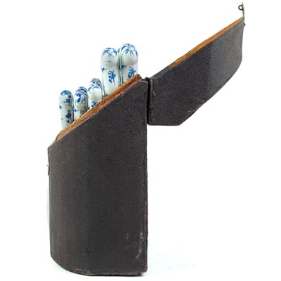 Lot 286 - An 18th-century box with Worcester knives and forks
