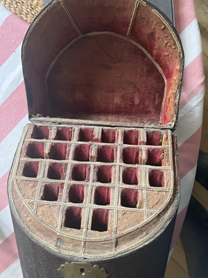 Lot 286 - An 18th-century box with Worcester knives and forks