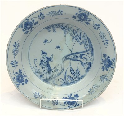 Lot 1449 - An English Delft bowl, 18th century, decorated...
