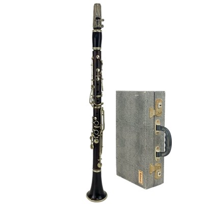 Lot 193 - A late 19th century 'Kohler & Son' rosewood clarinet.
