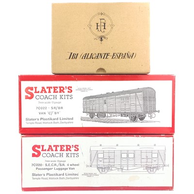 Lot 670 - "0" gauge Southern Railway 4 wheel passenger luggage van & "C"/"BY" van + a "Fyffes" banana van (x3)