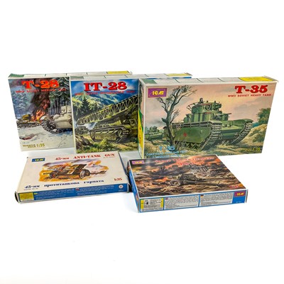Lot 719 - Unmade model kits - I.C.M 1:35 x 5