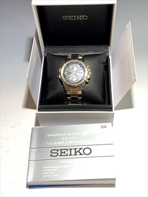 Lot 2606 - A Seiko analogue quartz solar chronograph...