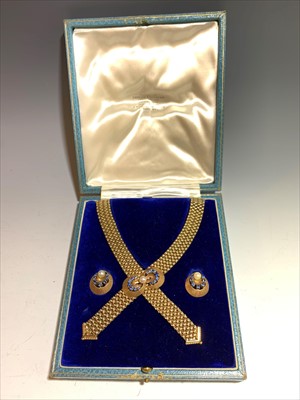 Lot 2610 - An Arthur Saunders 9ct gold basket weave...