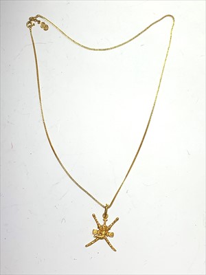 Lot 2595 - A 21ct pendant and chain, 8.3g.