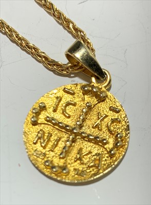 Lot 2475 - A 14ct coin fob and chain, 6.5g, boxed.