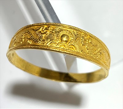 Lot 2569 - A high purity gold Chinese ring decorated with...