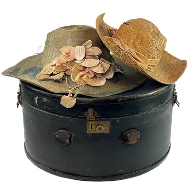 Lot 1606 - An Edwardian hat box.