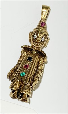 Lot 2561 - A 9ct gold articulated clown pendant, length 4....