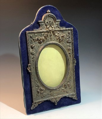 Lot 2086 - An ornate Britannia standard picture frame...
