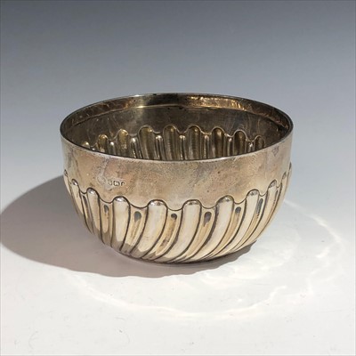 Lot 2091 - A fluted silver bowl, 5oz.