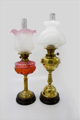 Lot 288 - A late 19th/early 20th century brass oil lamp...