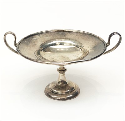 Lot 2099 - An Edwardian twin handled silver tazza, 4.3oz.